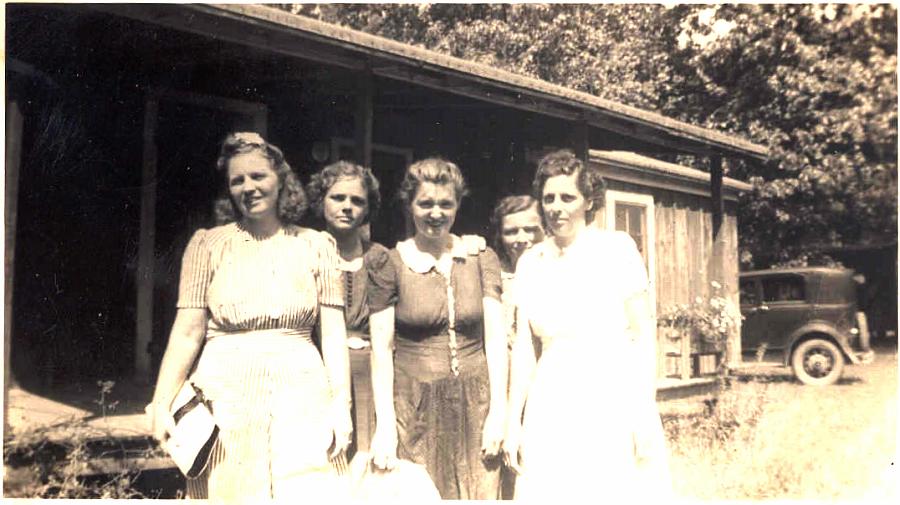 Edith Irene Williams Thompson, middle, and Unknown Friends